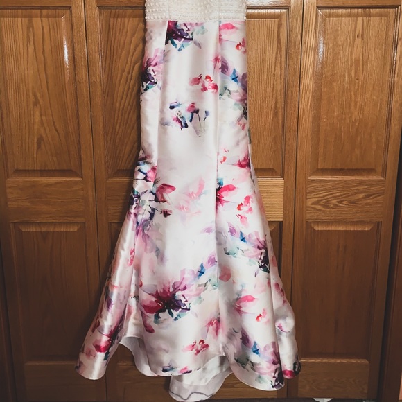 Strapless Prom/Formal Dress - Picture 4 of 8